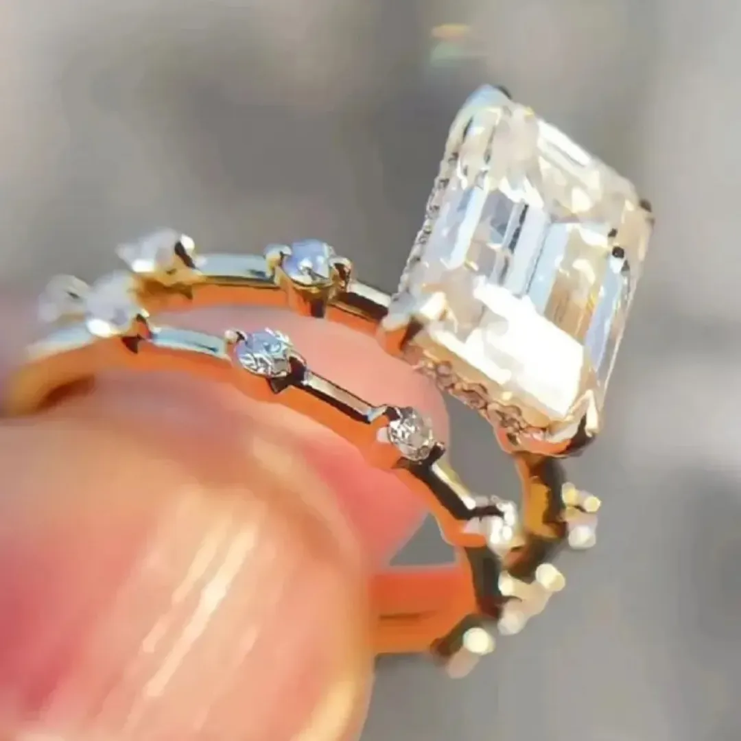 /public/photos/live/Emerald Cut Moissanite Windlass Engagement Ring Set 534 (2).webp